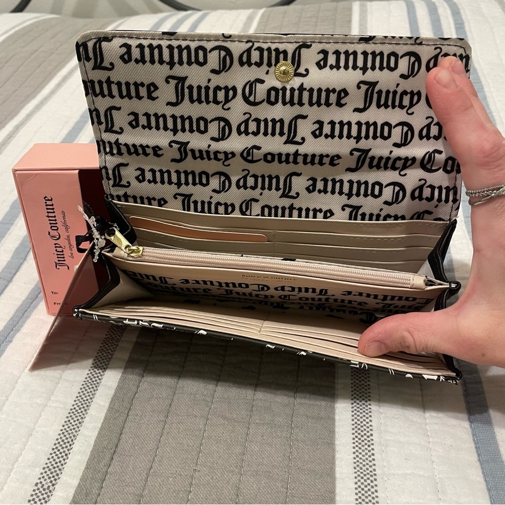 Juicy Couture NWT Logo Clutch Gift Set - Picture 10 of 13